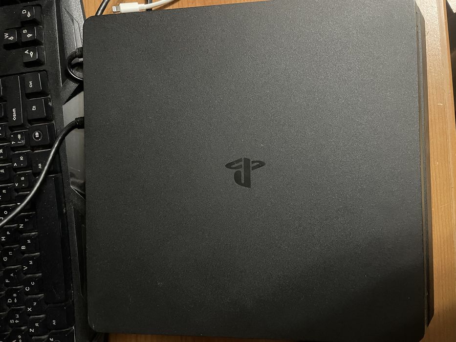 Продам пс4 слим в