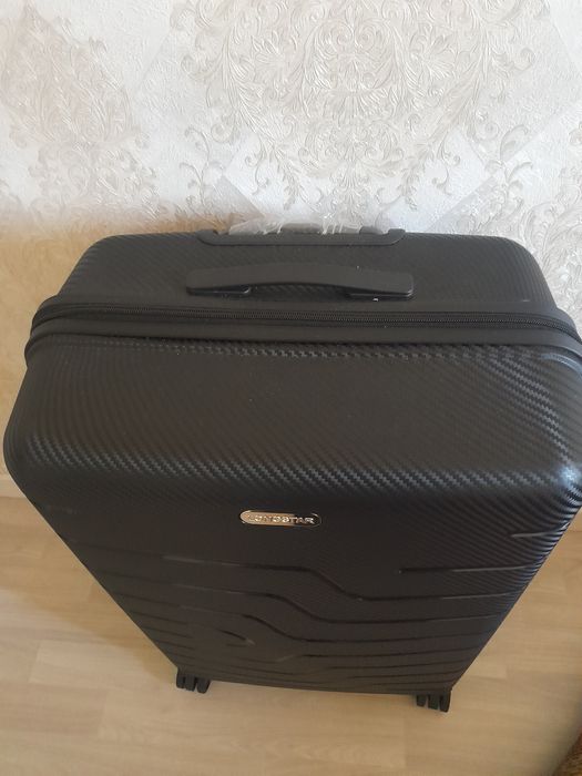 Чемодан черный дорожный