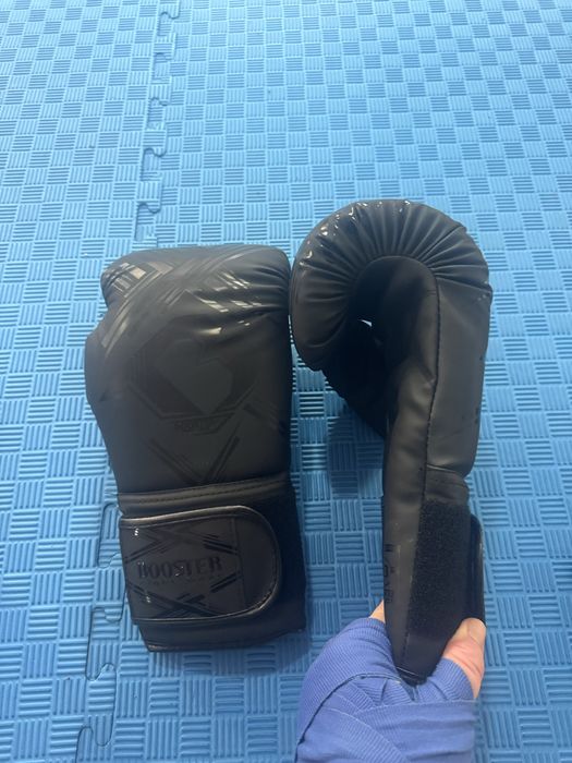 Боксови ръкавици Booster