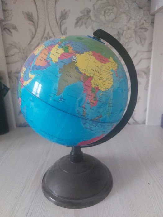 Школьный глобус продаётся