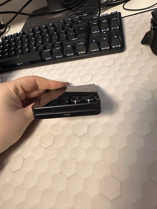 Samsung Galaxy Z Flip7