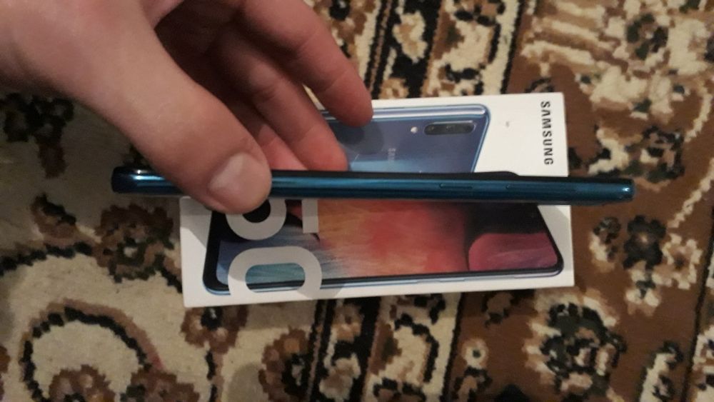 Телефон Самсунг А50 срочна