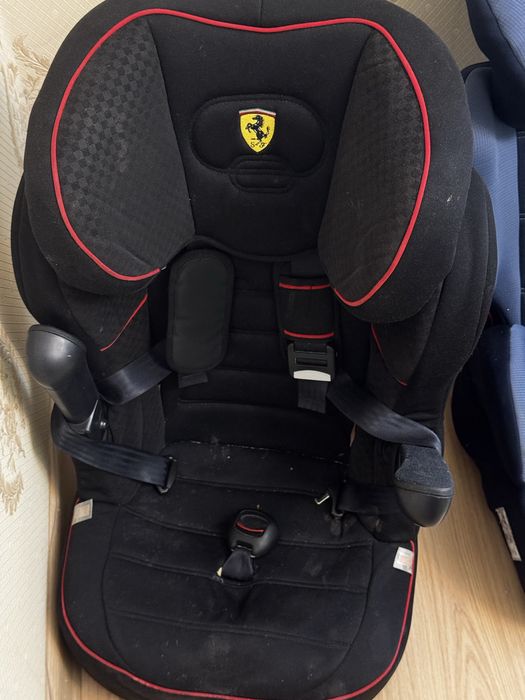 два детских кресла