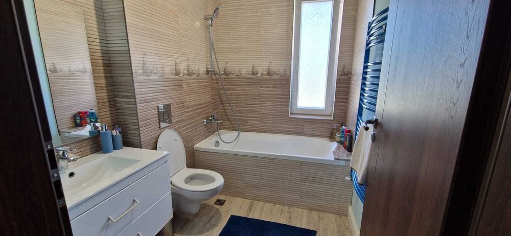 Casa de vanzare în cartier nou