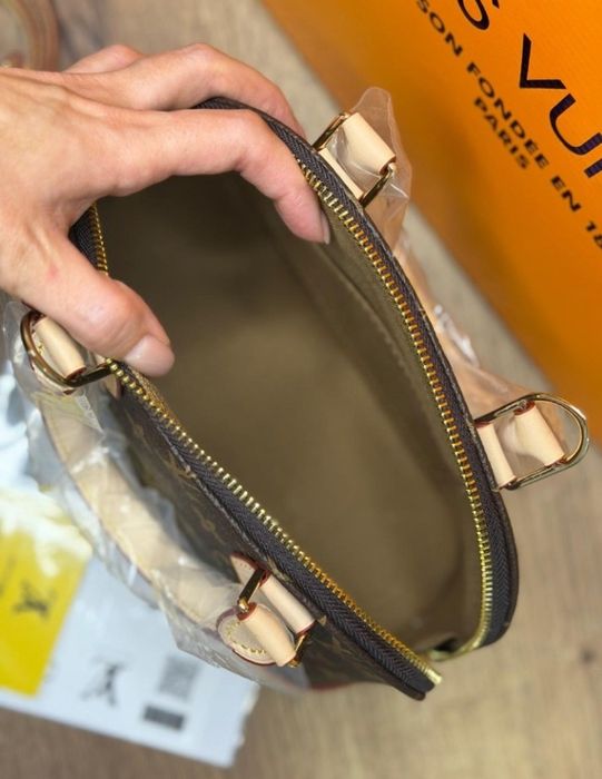 Geanta damă,model Alma mini,curea detasabila umăr, saculet, etichetă
