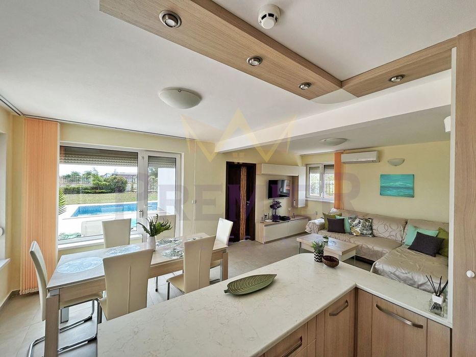 Продава се Къща в с. Топола, Област Добрич - 150 кв.м за 1800 €/кв.м - Снимка #7