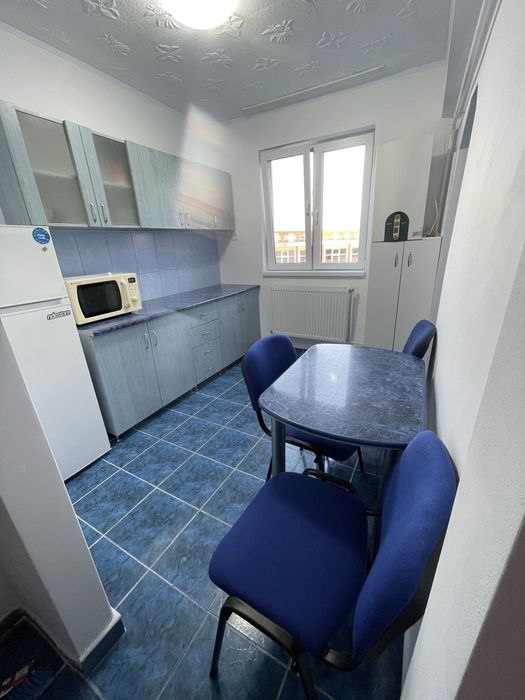 Inchiriez apartament 3 camere