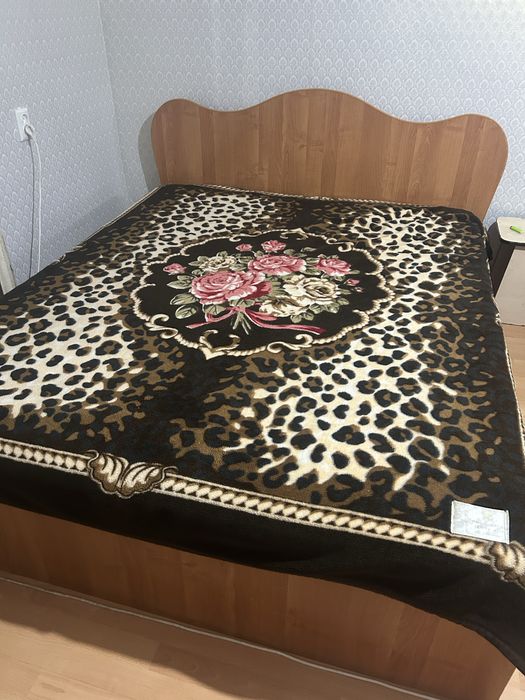 Продам кровать с матрасом