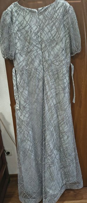 Официална дълга рокля.