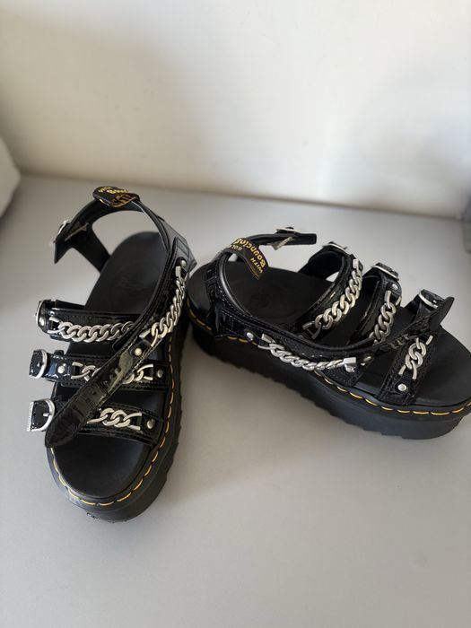 Sandale noi de vanzare