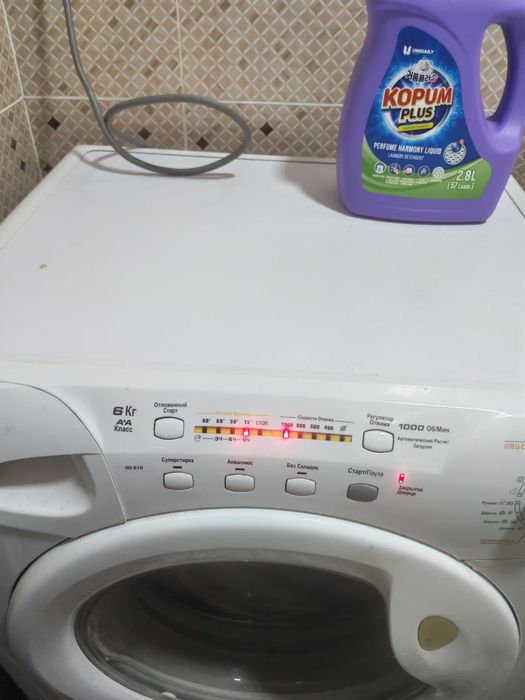 Kir yuvish mashinasi  yaxshi holatda, to‘liq ishlaydiIndesit WISL