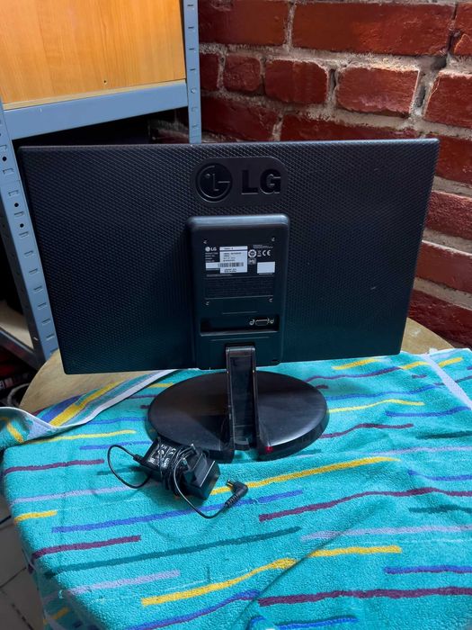 Monitor LG 19M38A-B (sursa 12v) - 19 inch - conectivitate VGA
