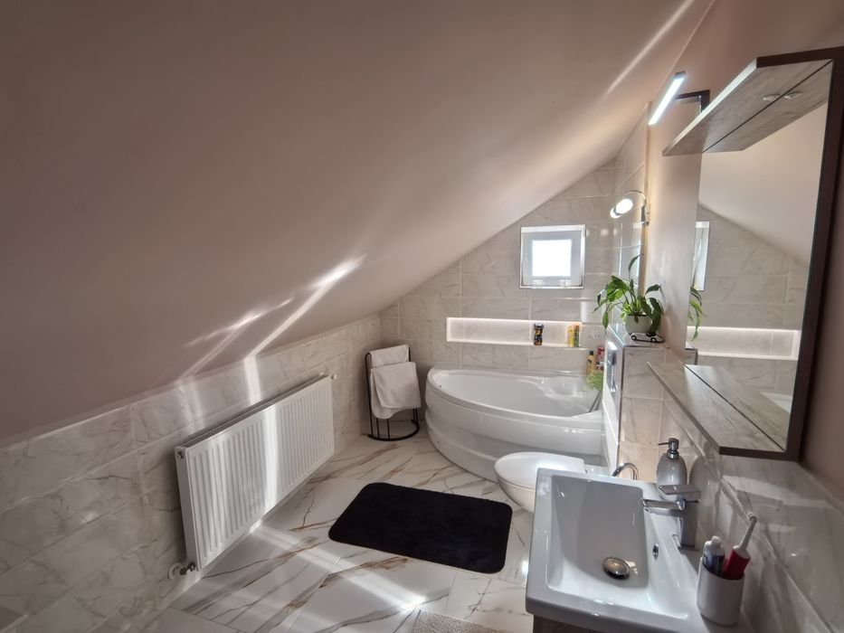 Vând apartament 4 camere 2 niveluri