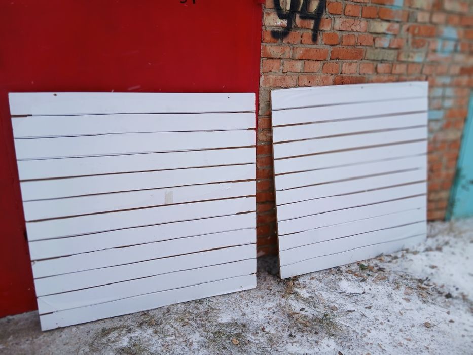 Б/у тумбочка и эконом панели.