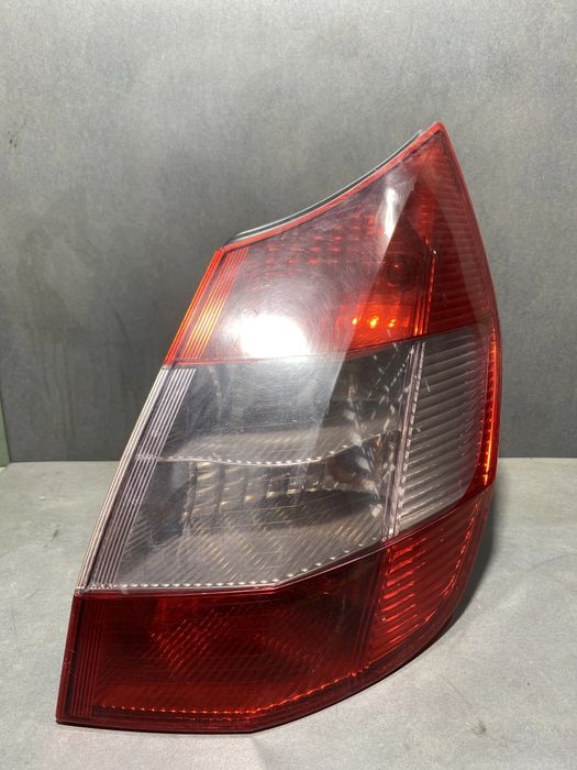 Lampa / Tripla stop dreapta pe aripa 8200127702-E Renault Scenic 2006