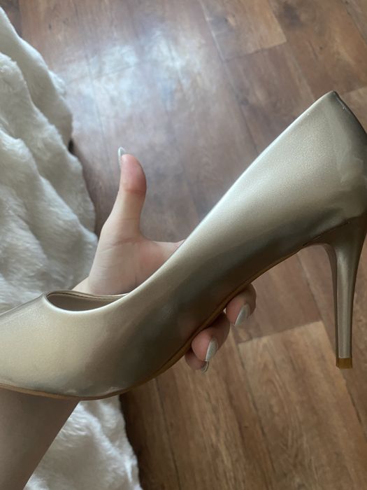 Продам туфли лодочки на шпильке