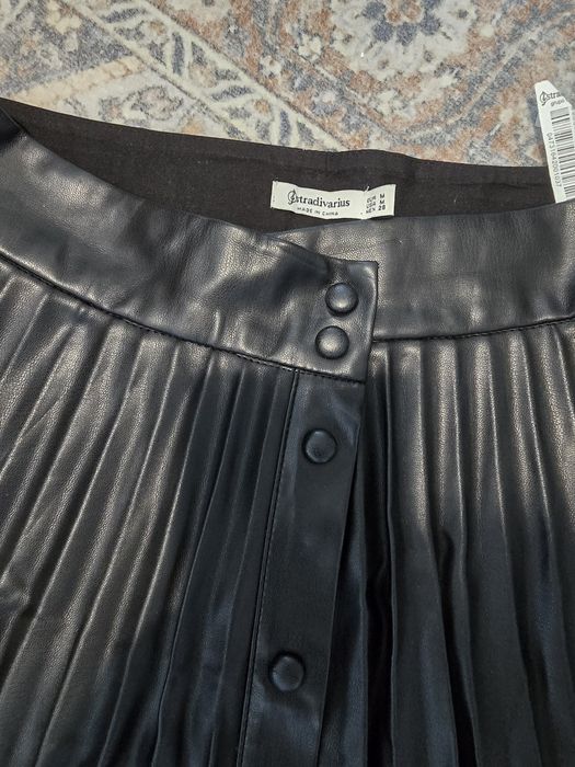 Fusta midi imitatie piele Stradivarius