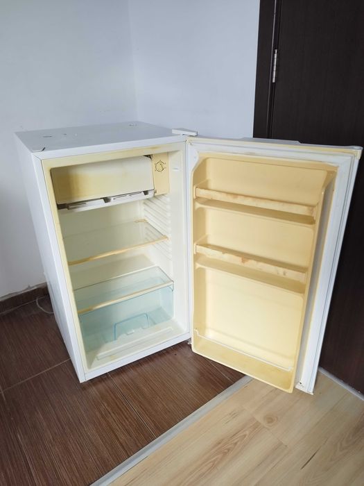 Хладилник с камера CROWN