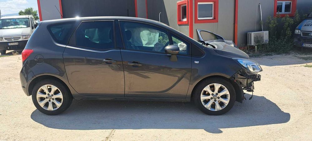 Опел Мерива 1,4 турбо . На части