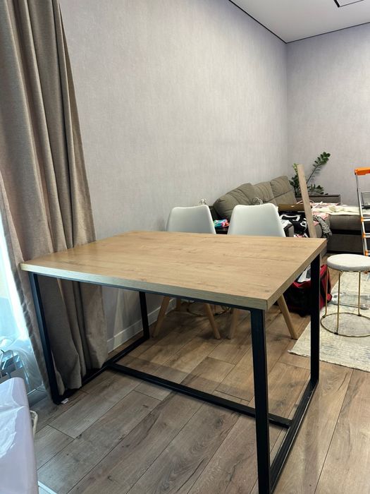 Продам стол красивый