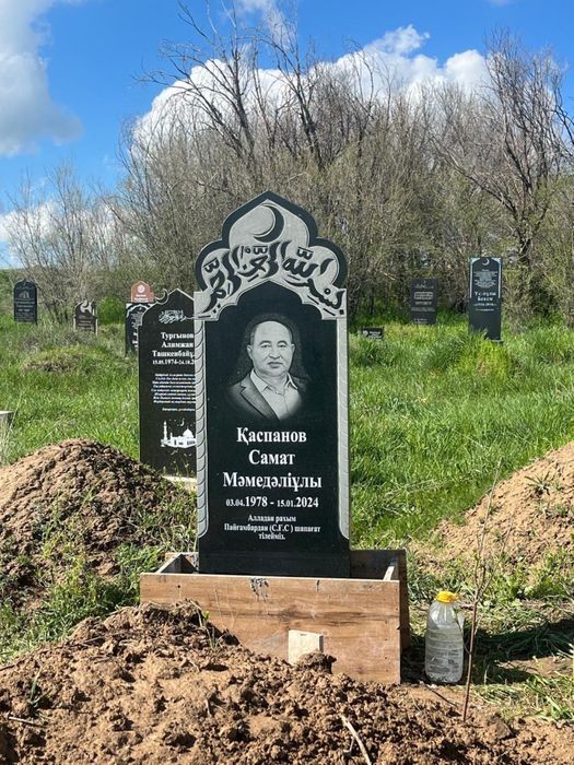Кок тас памятник