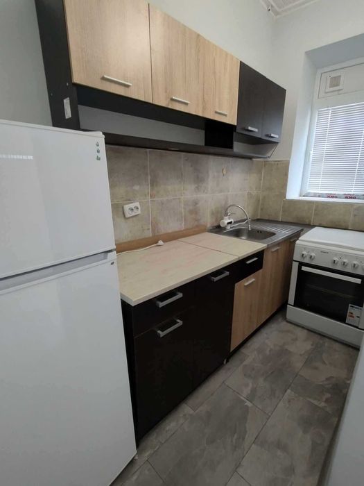 Продава се Тристаен апартамент в Добрич, Център - 80 кв.м за 1078 €/кв.м - Снимка #2
