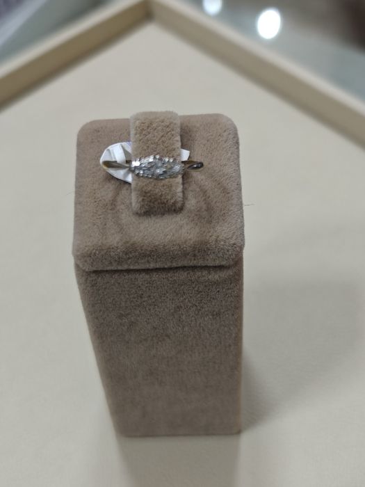 Inel aur 18k 1.47gr cu 3diamante 0.015ct montate in platina (r)