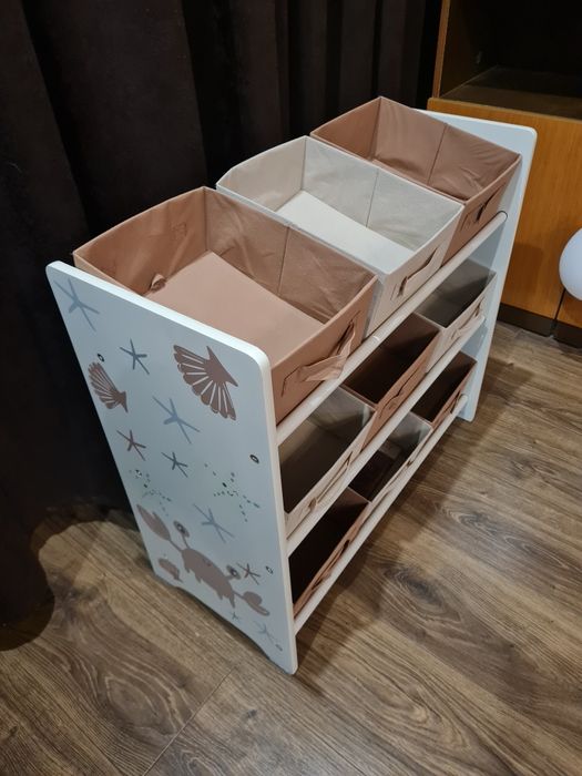 Етажерка за играчки