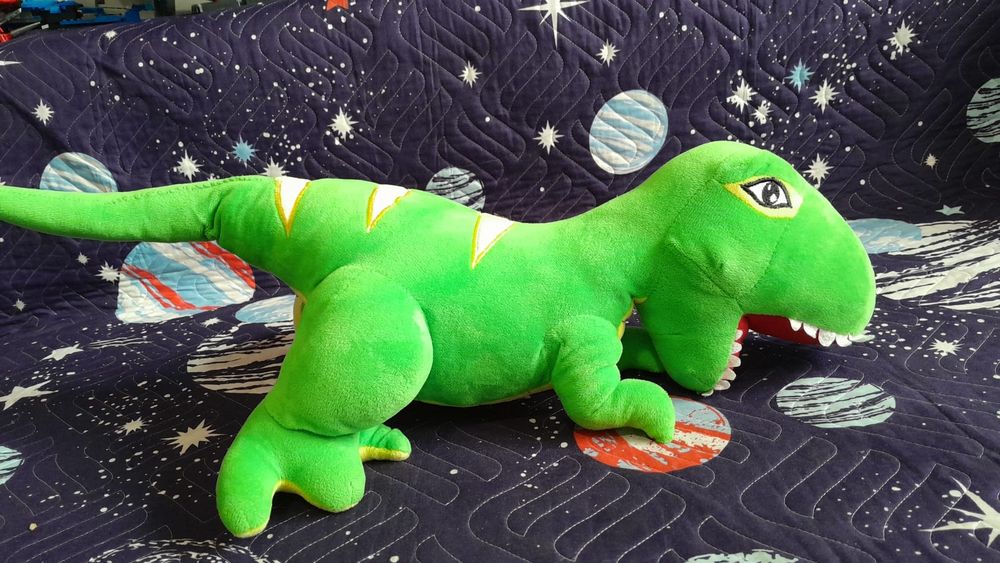 Plus maricel dinozaur verde