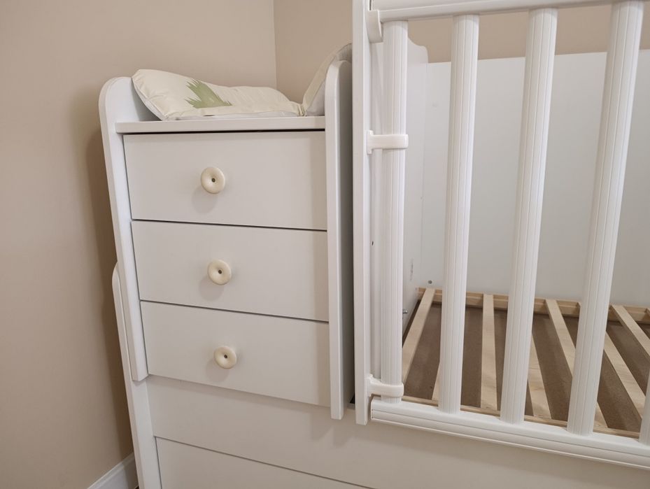 Дървена бебешка кошара, трансформираща се.