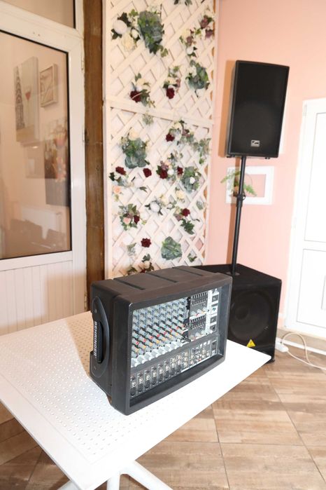 Vînd boxe top SOLTON + stație de amplificare BEHRINGER