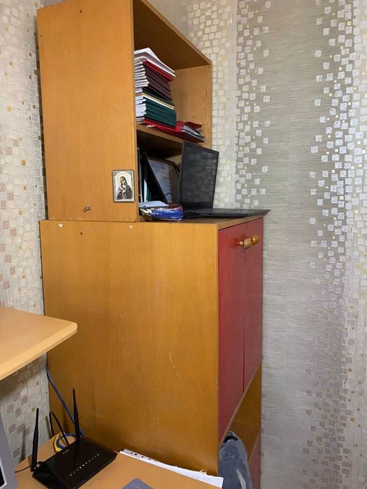 Два шкафа деревянные. Подойдут как для детской комнаты или как офисный