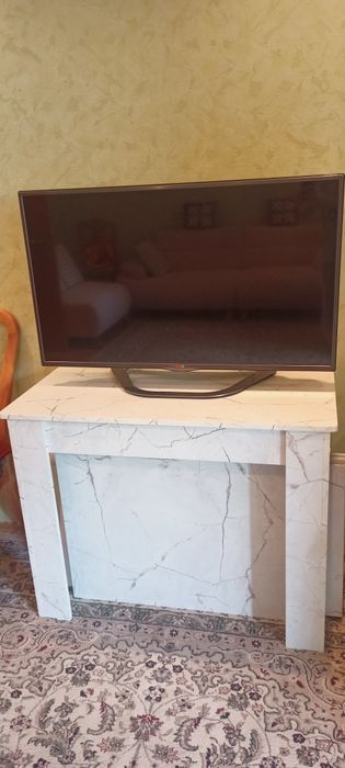 Телевизор LG 42" (107 см)