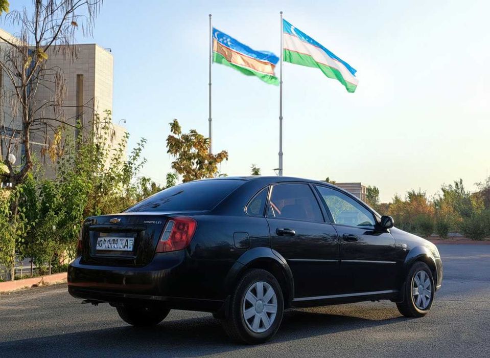 Продается автомобиль Lacetti 1.8