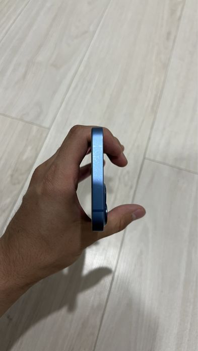 Продам Iphone 13