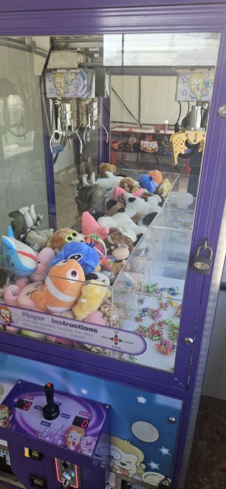 Кран за плюшени играчки с бонус награда