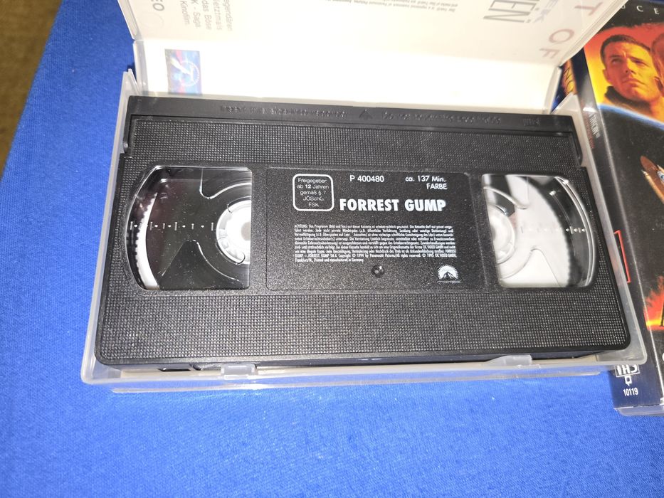 Pachet cu 3 casete video, vhs,în limba germană, Bruce Willis, 50 lei