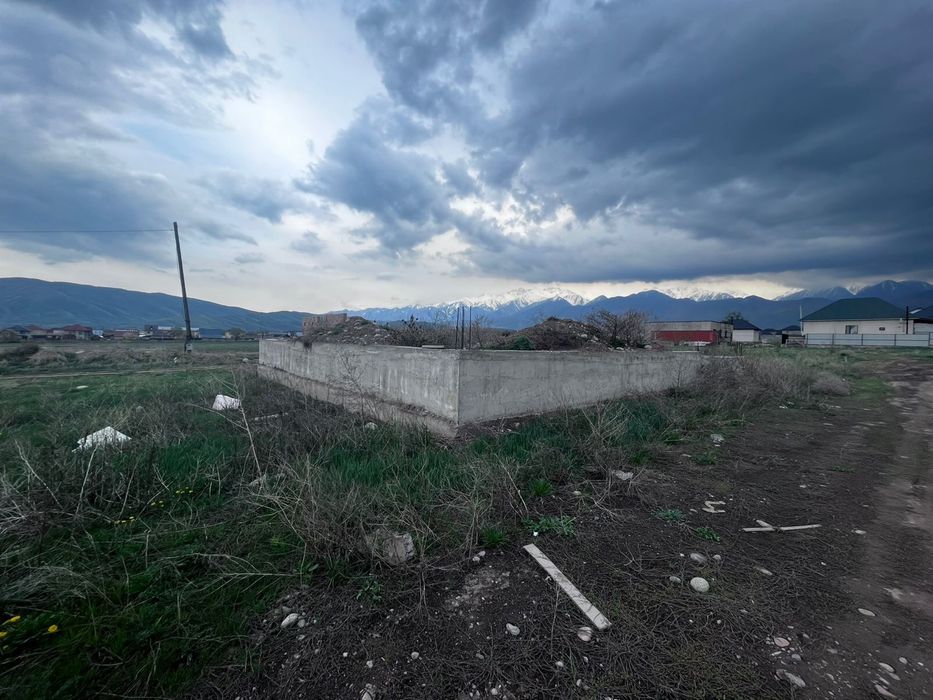 Участок сатылады 6 соток фундаментмен