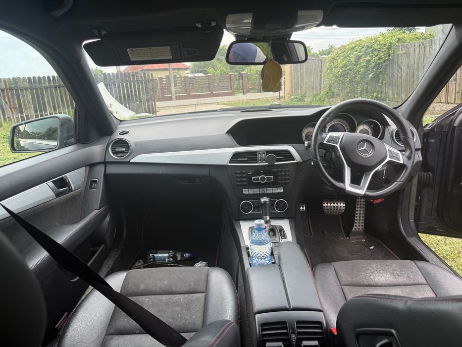 Dezmembrez mercedes C class W204
