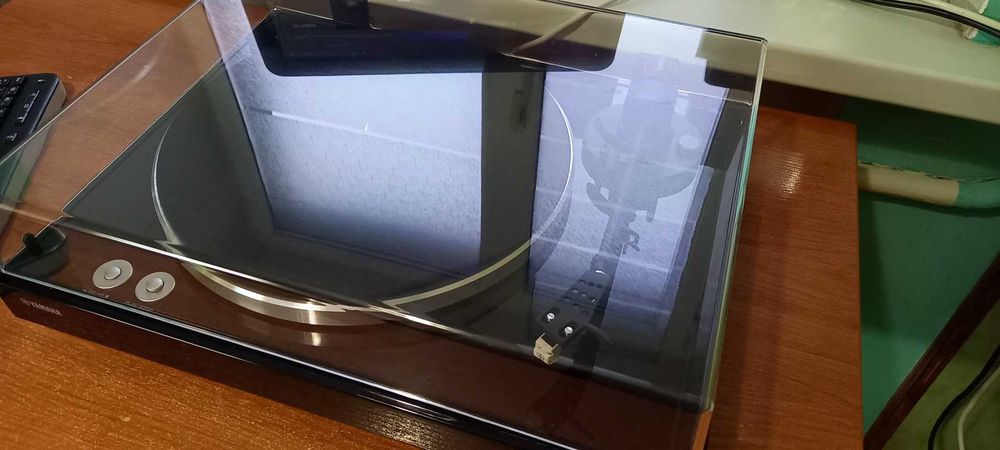 Продам виниловый проигрыватель Yamaha TT s 303