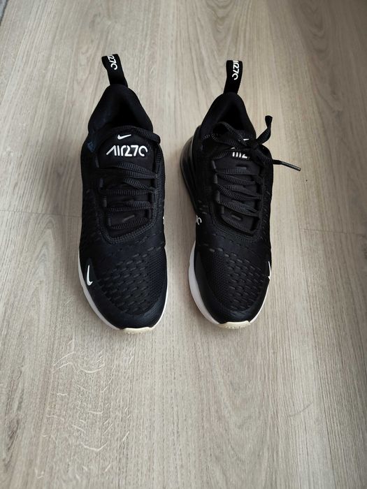 Дамски маратонки air max.
