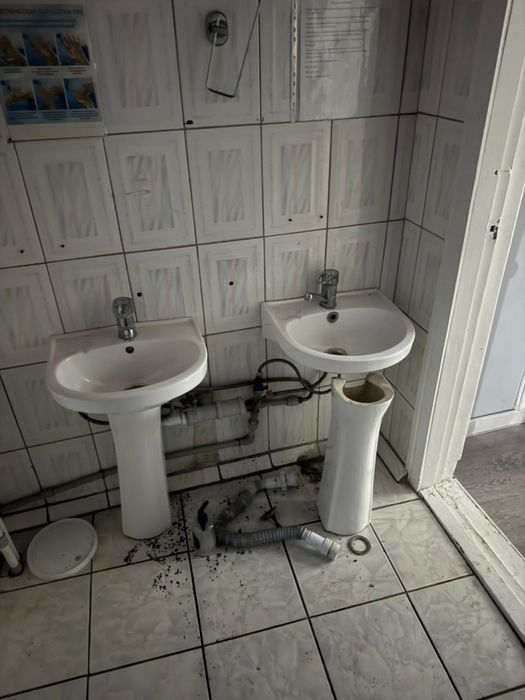 Продам срочно унитаз раковина