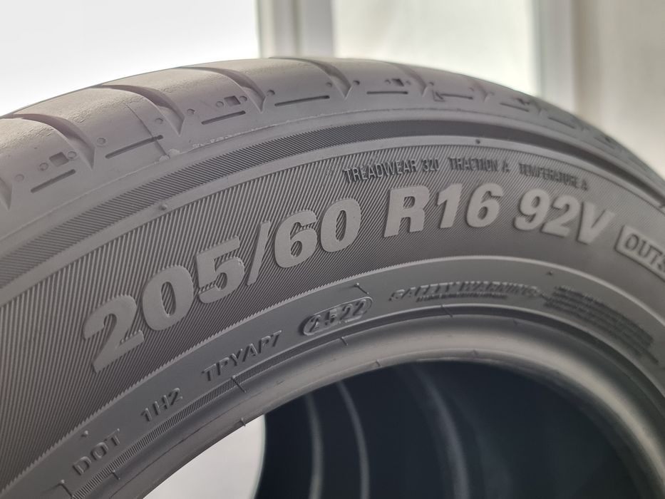 "Dot 22" 205/60/16 Kumho 4Броя: 280лв 6.7мм