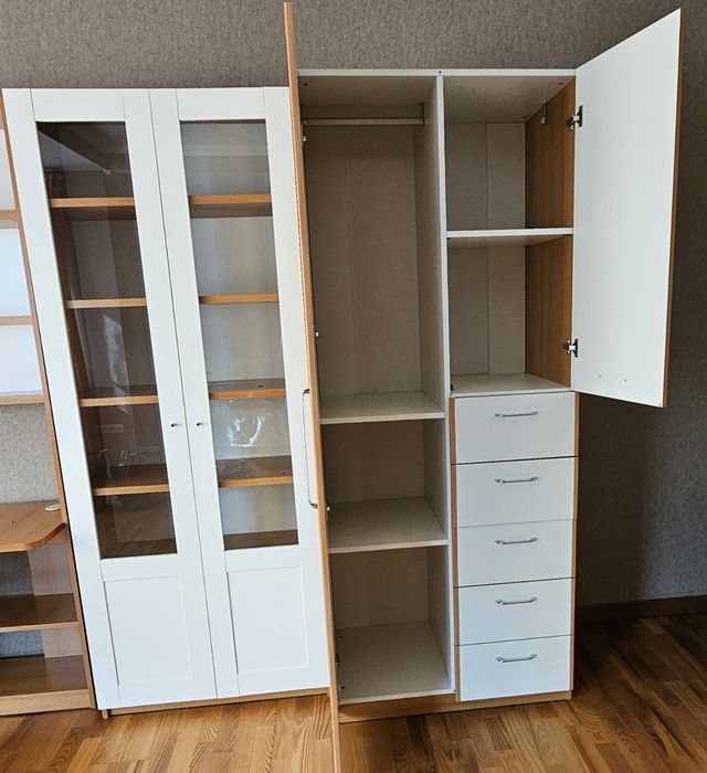 Продаётся мебель гарнитур Red Apple Furniture.