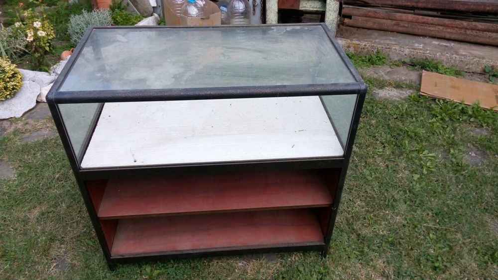 Алуминиева стъклена ветрина