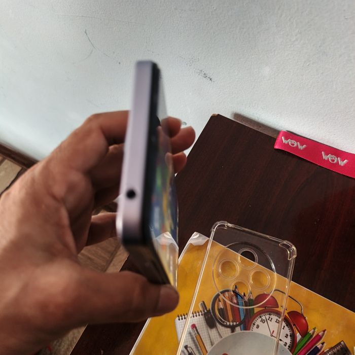 Redmi 14 c yangi qirchilgon qirilgon  joyi yóq