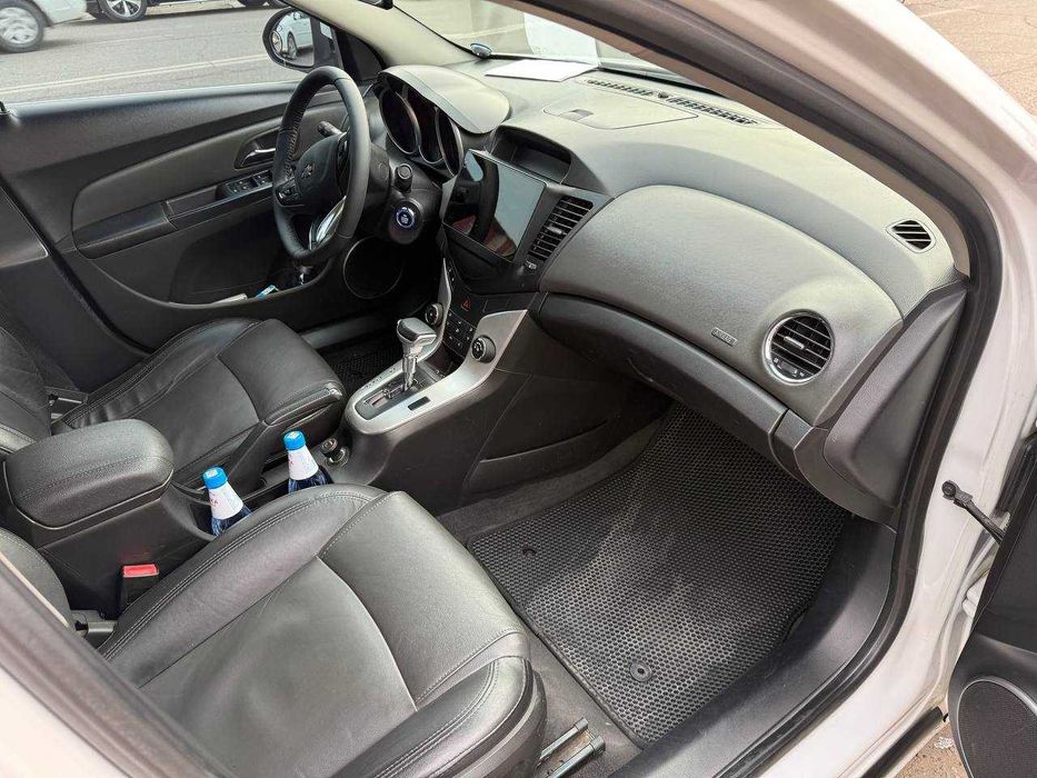 Продается Cruze 1.6 хорошее состояние.