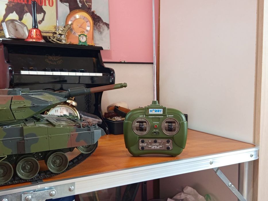Machetă Tanc  Leopard 2A5 cu telecomanda 27mhz.