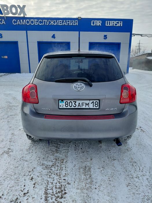 Тойота Аурис 2009 г.в.