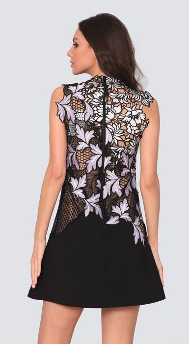 Невероятна дантелена рокля на Self Portrait